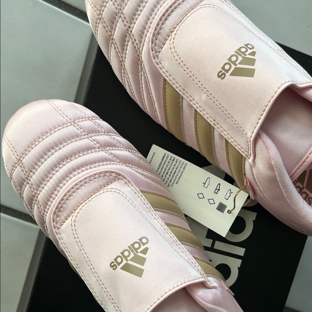 Adidas Taekwondo Baby with cream accents, Women’s 8.5.

#adidas #taekwondo #pink - Picture 10 of 11